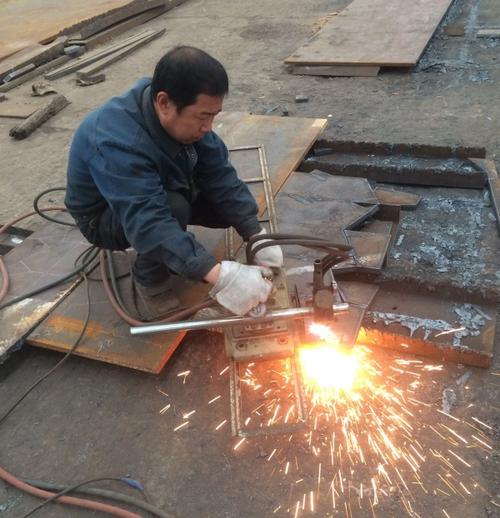節資降耗記心間 加班加點趕生產---記華冶公司鉚焊作業區的員工們
