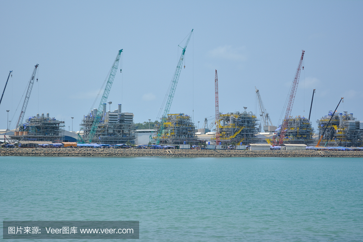移動式起重機是建筑工廠的產品